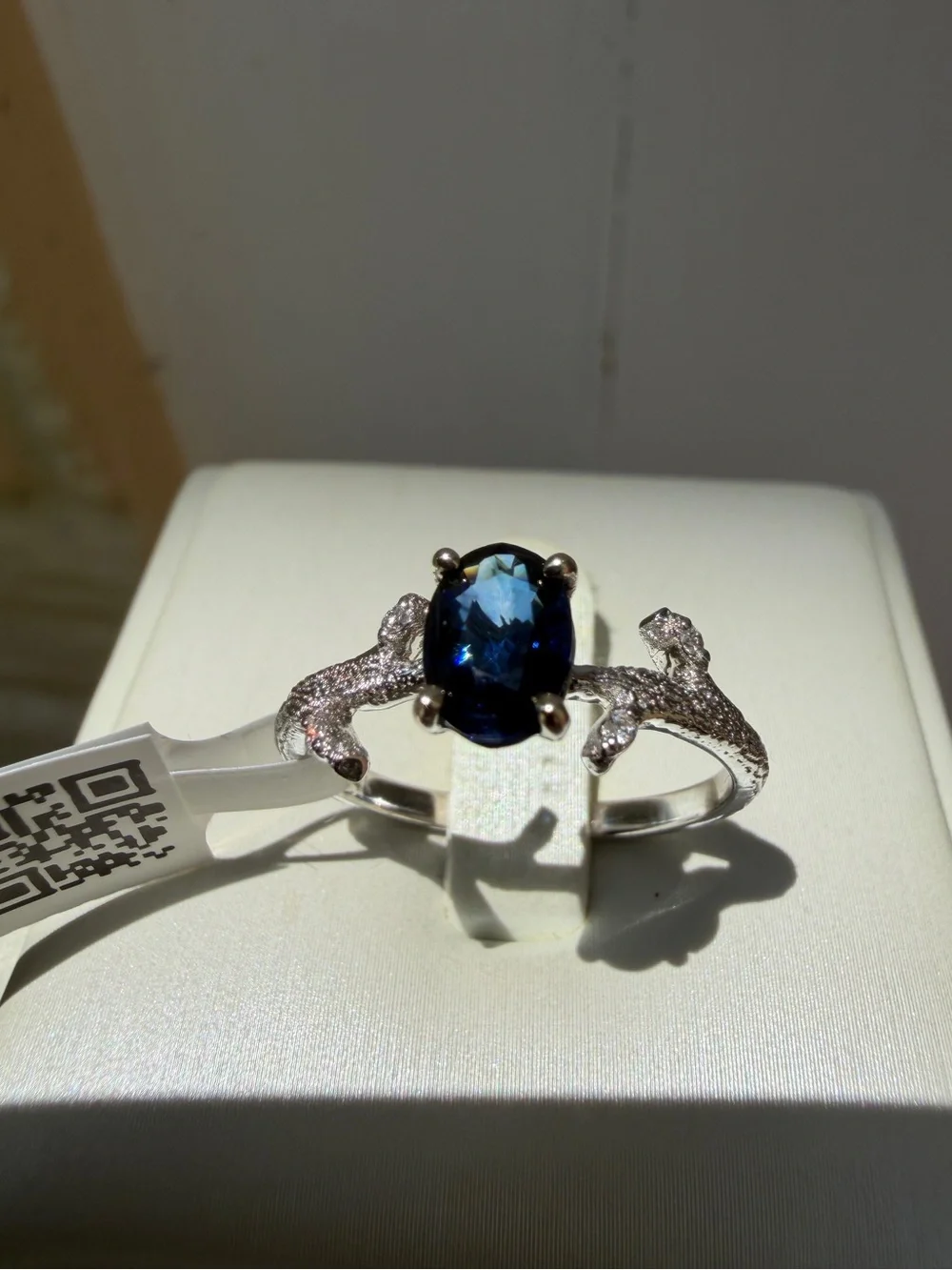 NWT 5x7mm (.8ct) oval‎ cut SAPPHIRE w/ .03ctw accent diamonds, ring in 14kt WG!